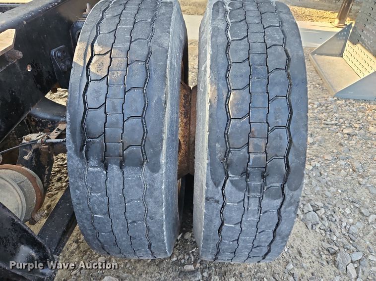 image for item DP2446 1994 Freightliner FLB  semi truck