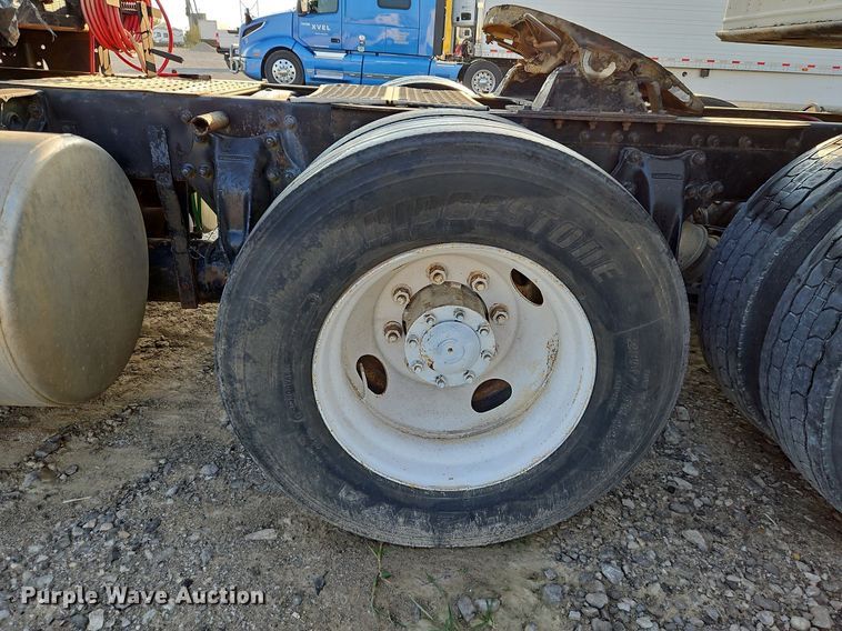 image for item DP2446 1994 Freightliner FLB  semi truck