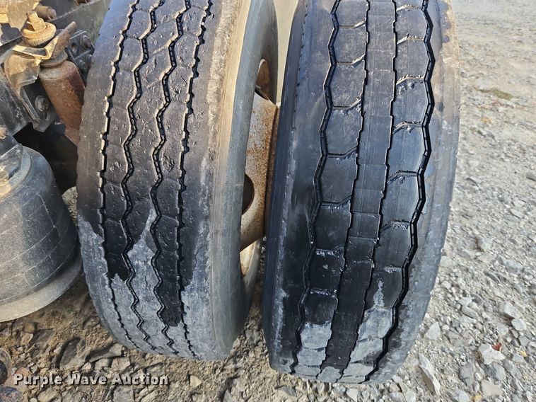 image for item DP2446 1994 Freightliner FLB  semi truck