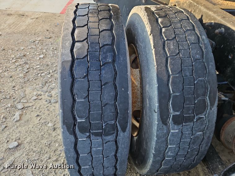 image for item DP2446 1994 Freightliner FLB  semi truck