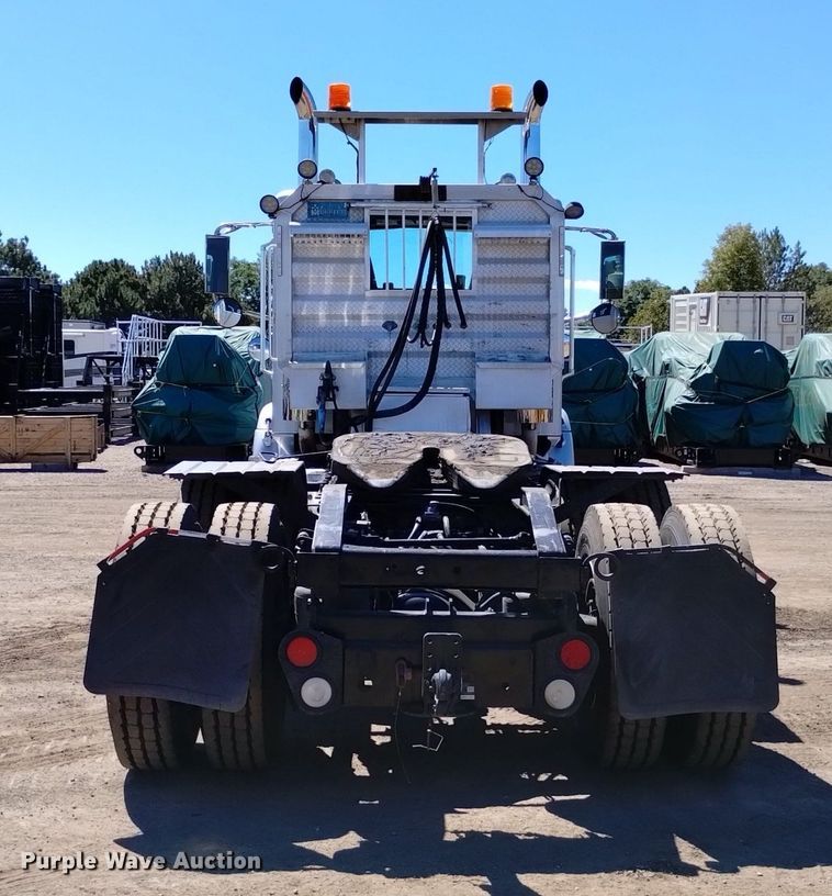 image for item DP3406 2007 International 9400i  semi truck