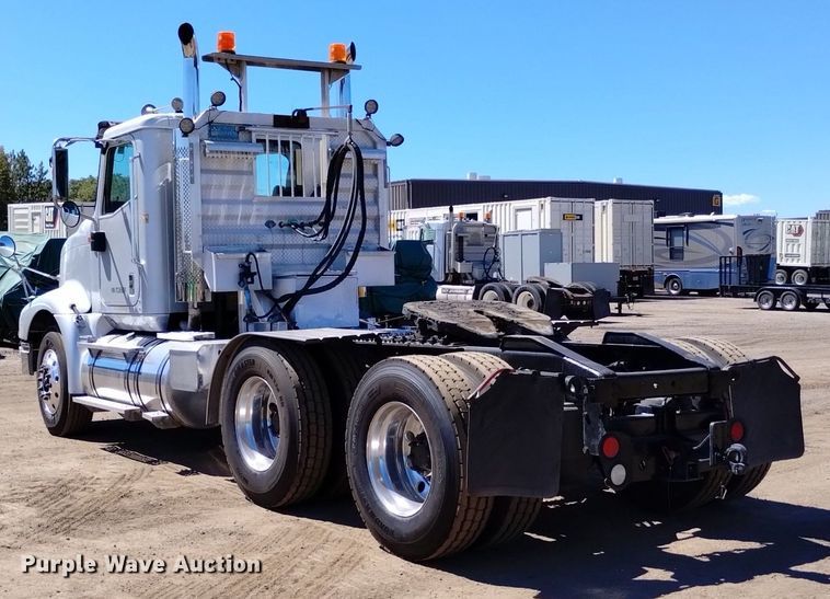 image for item DP3406 2007 International 9400i  semi truck