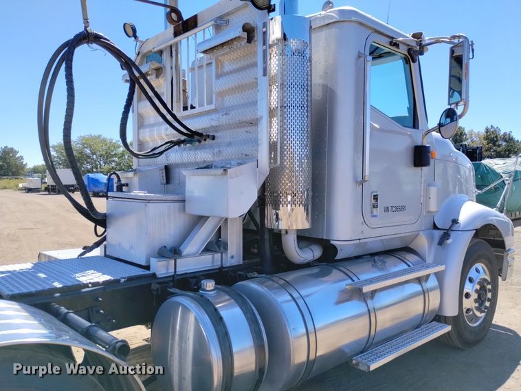 image for item DP3406 2007 International 9400i  semi truck