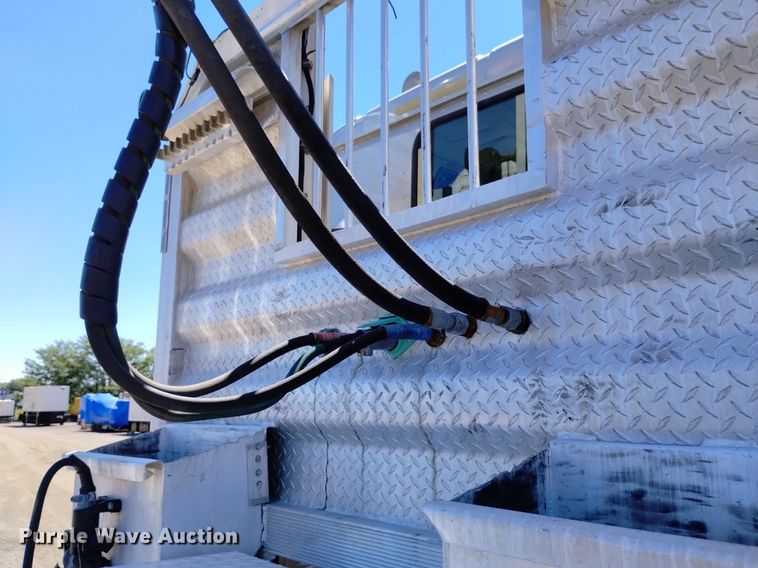 image for item DP3406 2007 International 9400i  semi truck