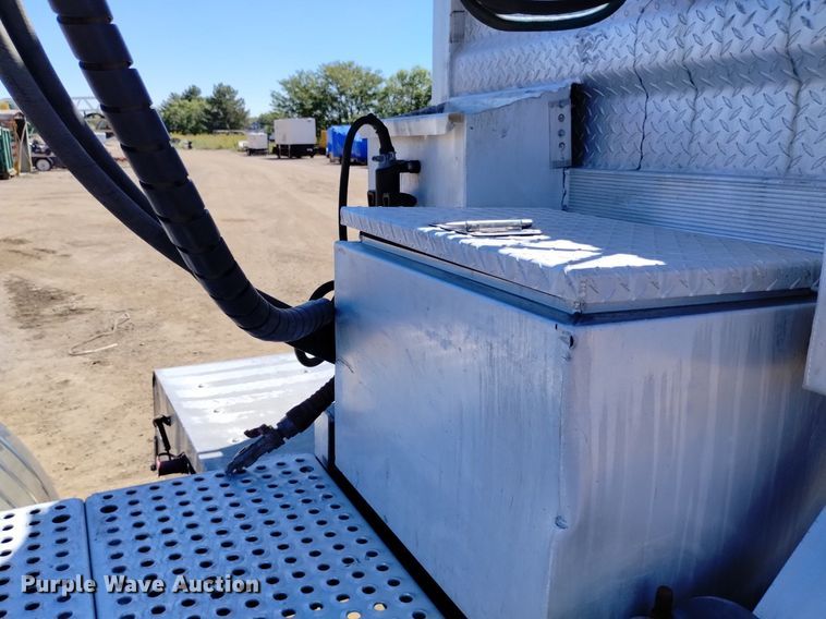 image for item DP3406 2007 International 9400i  semi truck