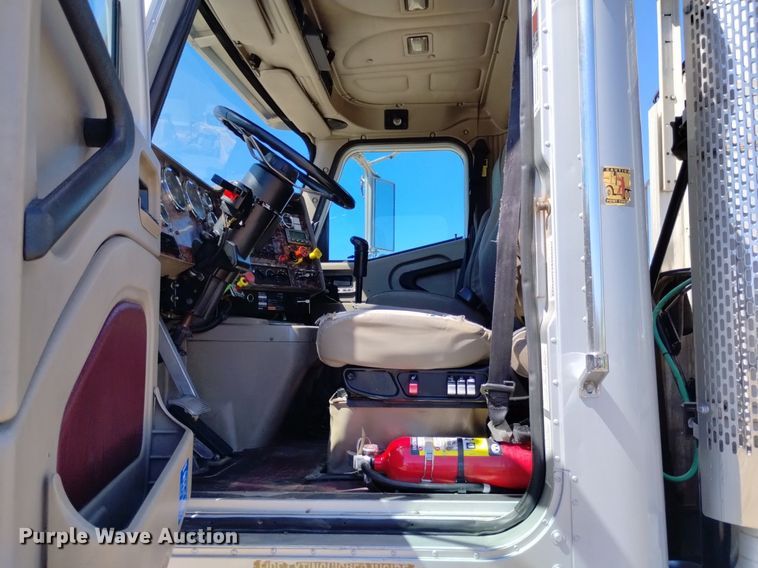 image for item DP3406 2007 International 9400i  semi truck