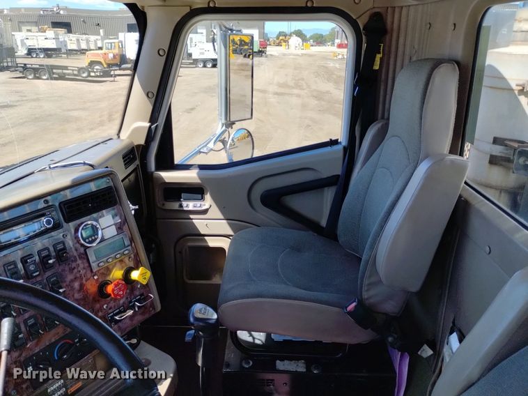 image for item DP3406 2007 International 9400i  semi truck