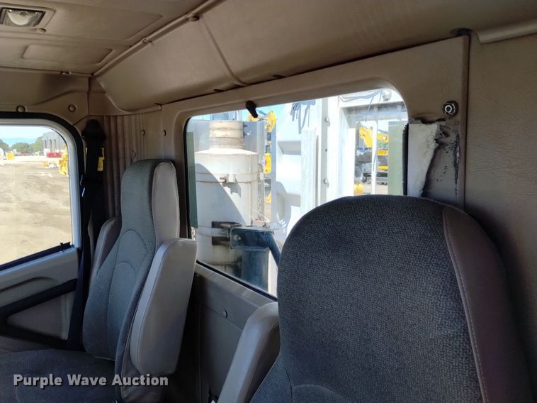 image for item DP3406 2007 International 9400i  semi truck