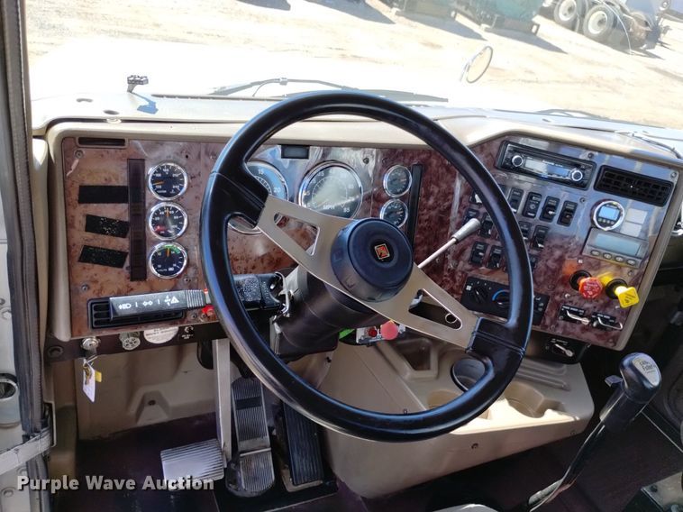 image for item DP3406 2007 International 9400i  semi truck