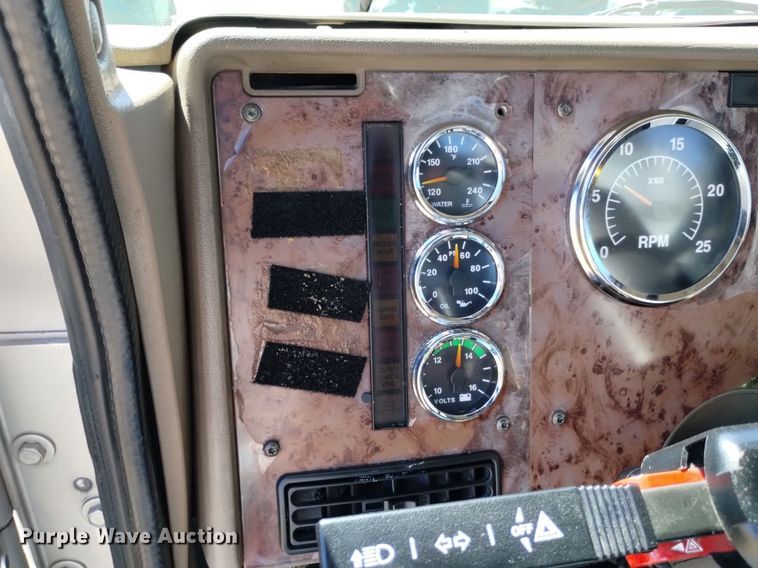 image for item DP3406 2007 International 9400i  semi truck