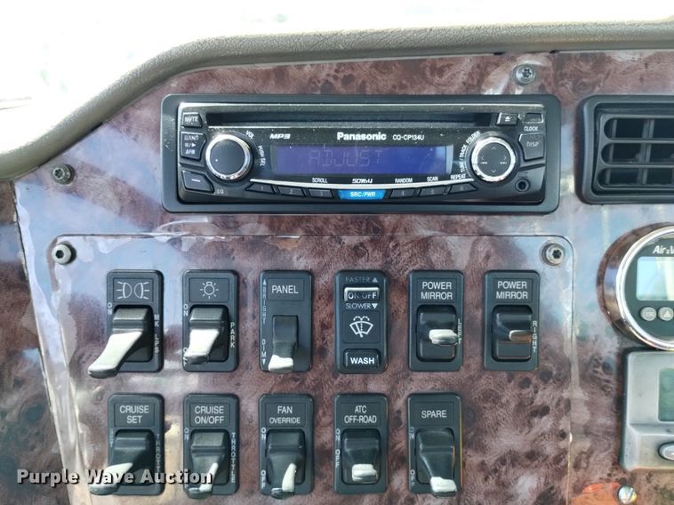 image for item DP3406 2007 International 9400i  semi truck