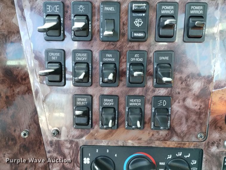 image for item DP3406 2007 International 9400i  semi truck