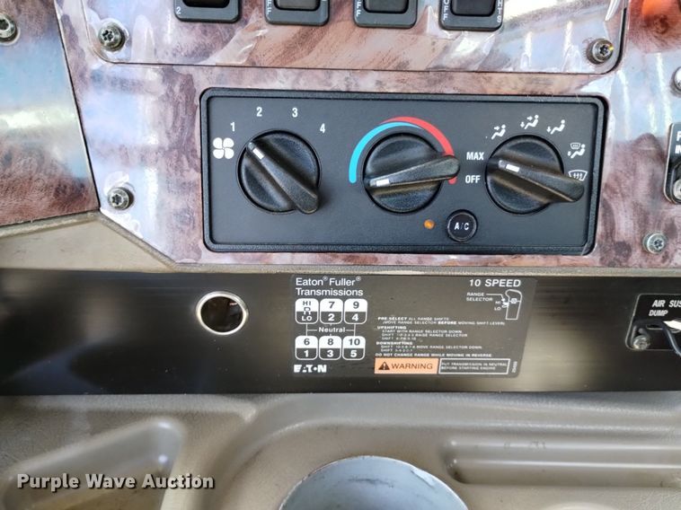 image for item DP3406 2007 International 9400i  semi truck