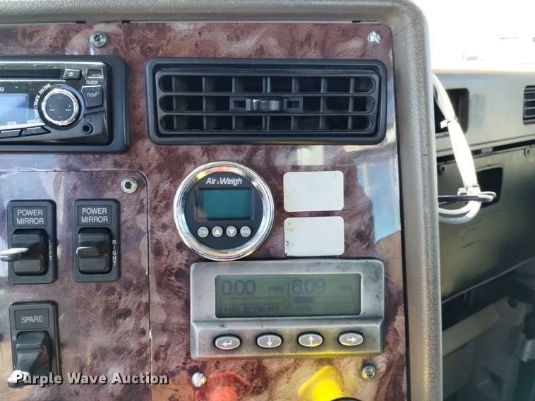 image for item DP3406 2007 International 9400i  semi truck