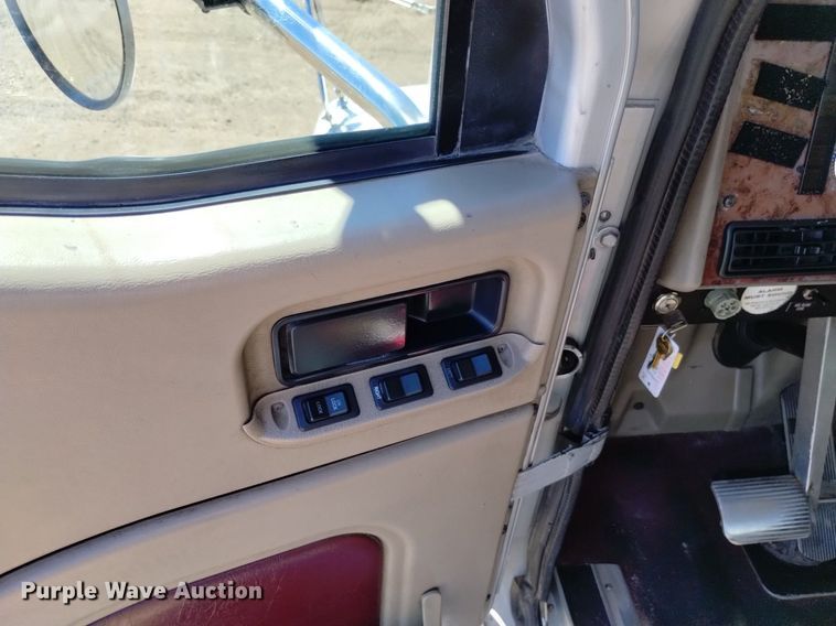 image for item DP3406 2007 International 9400i  semi truck