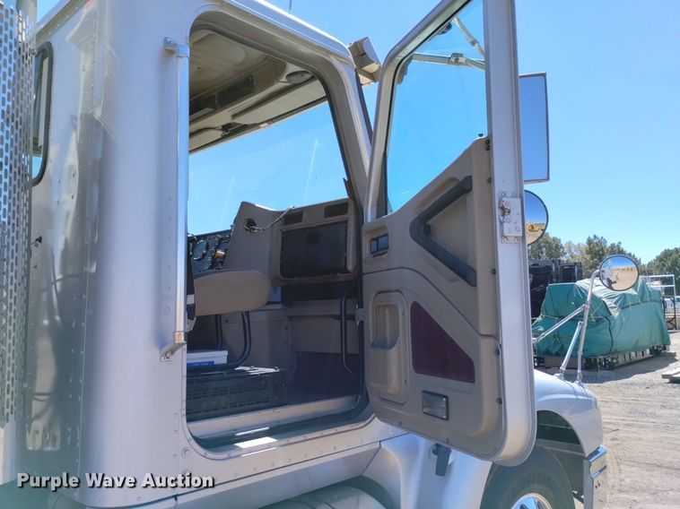 image for item DP3406 2007 International 9400i  semi truck