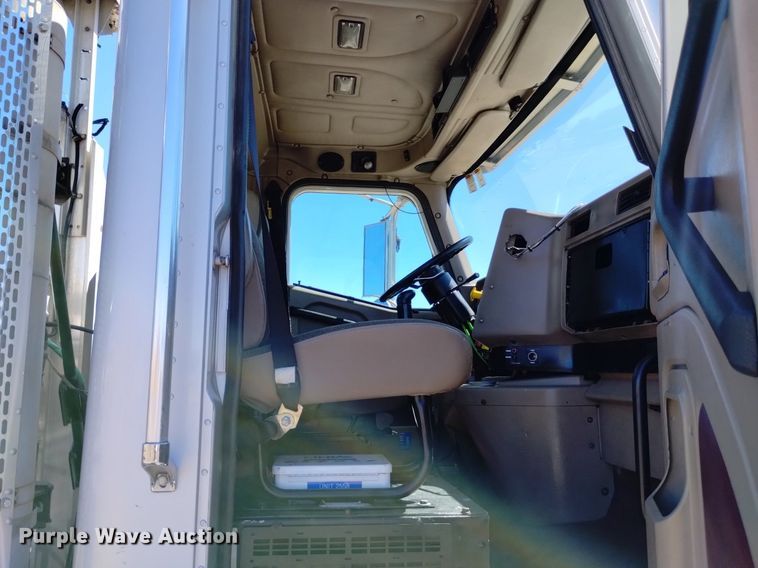 image for item DP3406 2007 International 9400i  semi truck