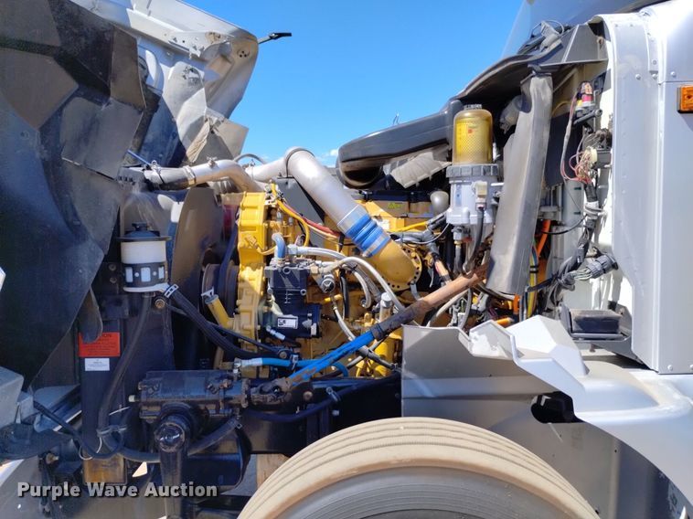 image for item DP3406 2007 International 9400i  semi truck