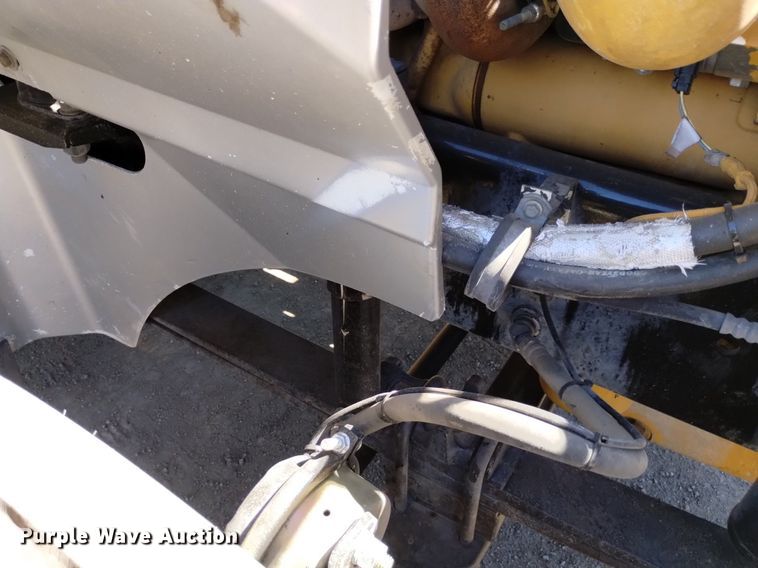 image for item DP3406 2007 International 9400i  semi truck