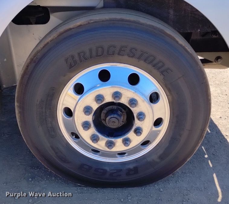 image for item DP3406 2007 International 9400i  semi truck