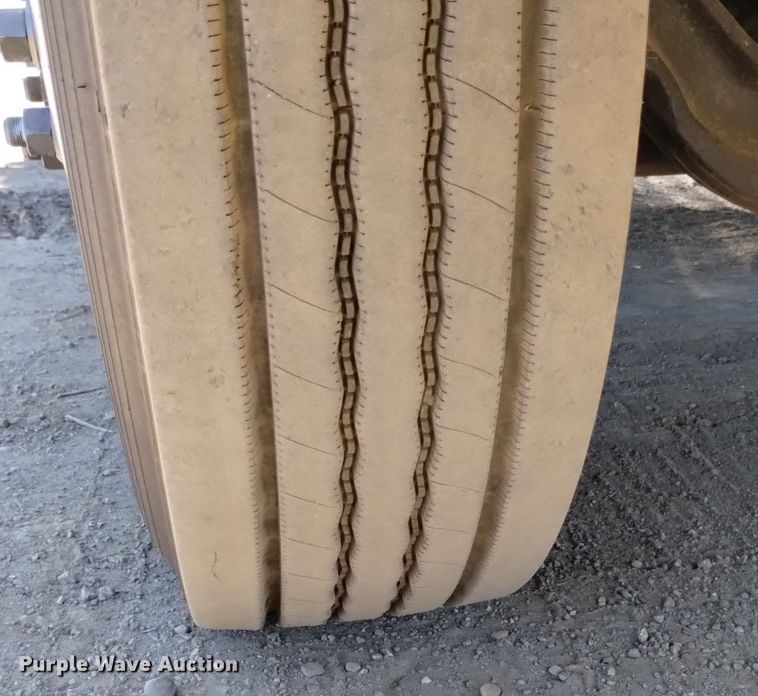 image for item DP3406 2007 International 9400i  semi truck