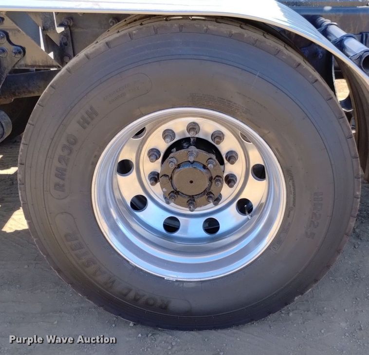 image for item DP3406 2007 International 9400i  semi truck