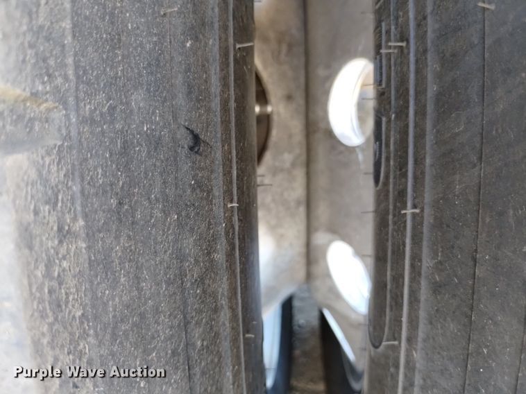 image for item DP3406 2007 International 9400i  semi truck