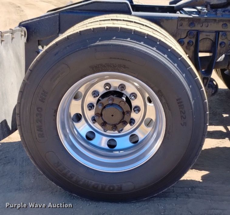 image for item DP3406 2007 International 9400i  semi truck