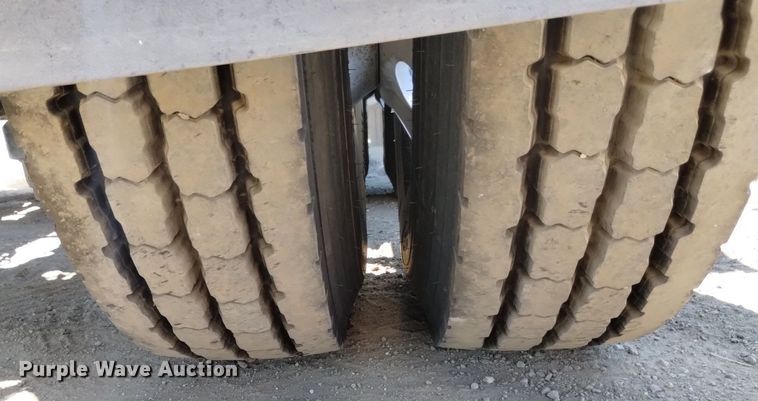 image for item DP3406 2007 International 9400i  semi truck