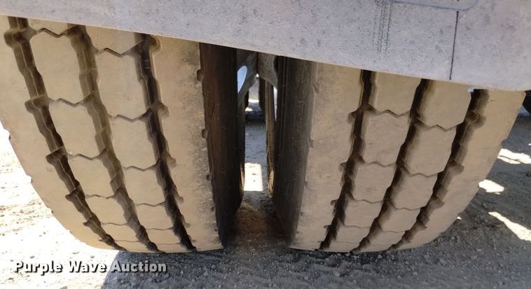 image for item DP3406 2007 International 9400i  semi truck