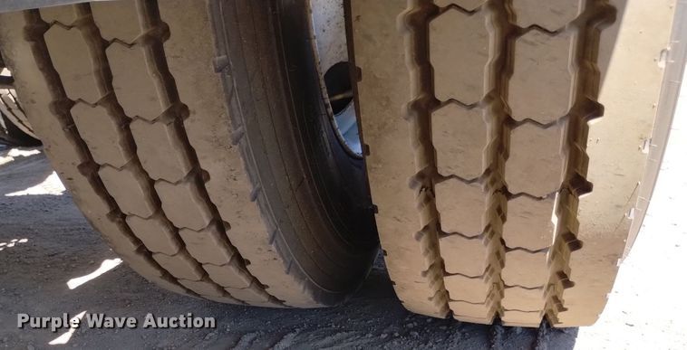 image for item DP3406 2007 International 9400i  semi truck