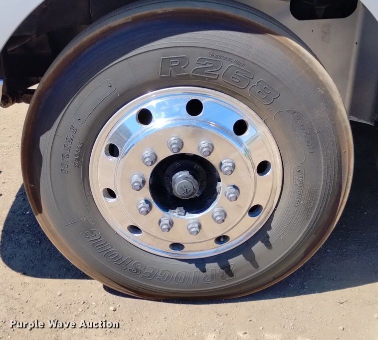 image for item DP3406 2007 International 9400i  semi truck