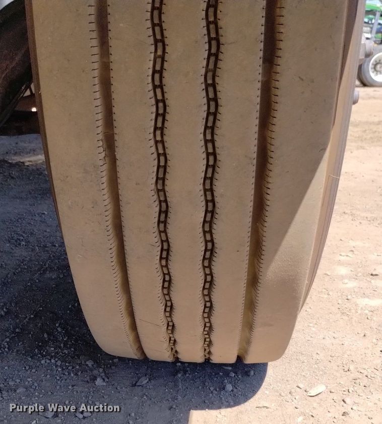 image for item DP3406 2007 International 9400i  semi truck