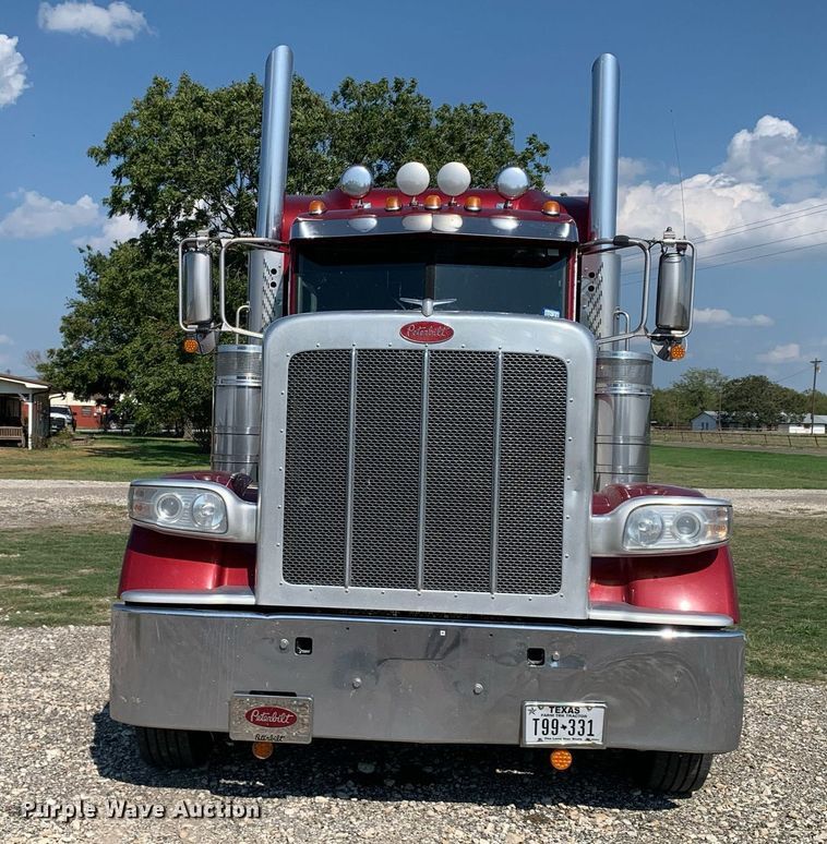 image for item DP8666 2016 Peterbilt 389  semi truck