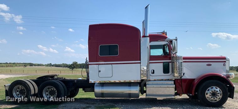 image for item DP8666 2016 Peterbilt 389  semi truck