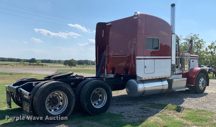 image for item DP8666 2016 Peterbilt 389  semi truck