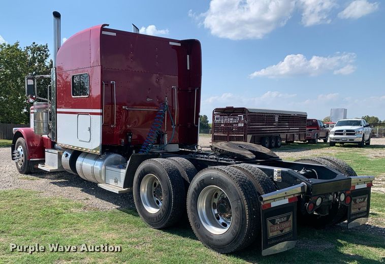 image for item DP8666 2016 Peterbilt 389  semi truck