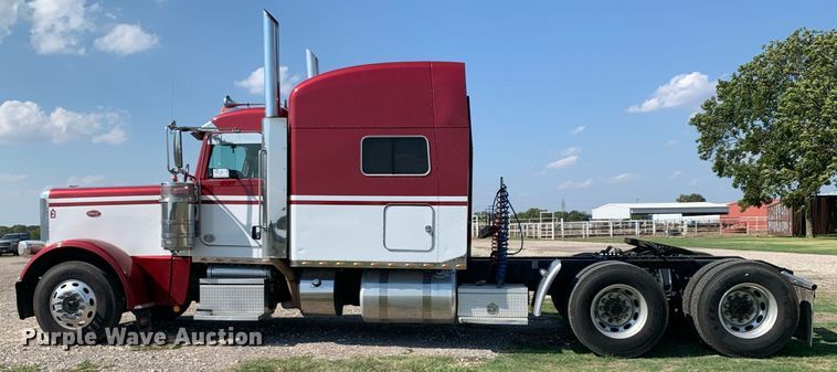 image for item DP8666 2016 Peterbilt 389  semi truck
