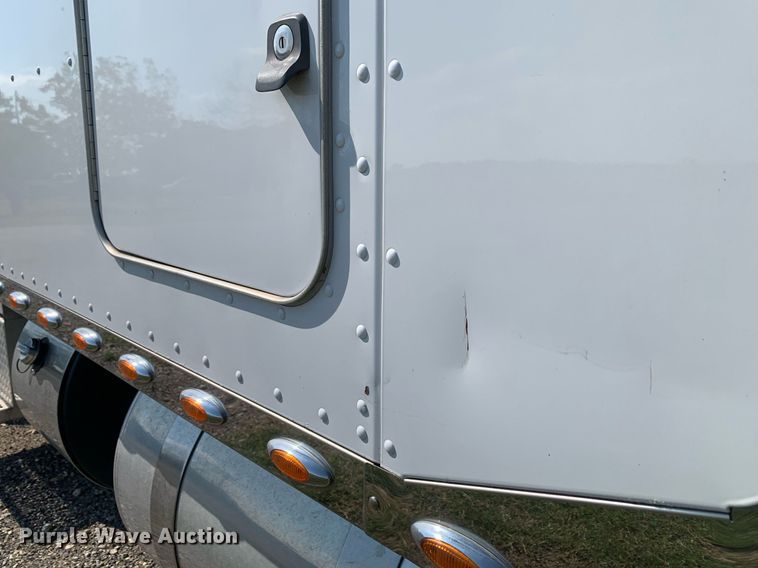 image for item DP8666 2016 Peterbilt 389  semi truck