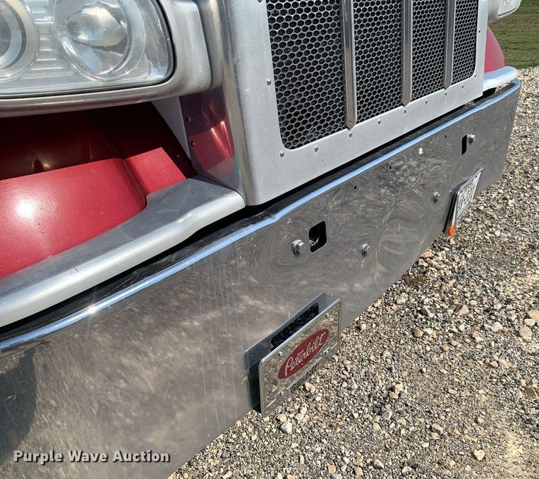 image for item DP8666 2016 Peterbilt 389  semi truck