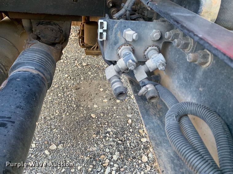 image for item DP8666 2016 Peterbilt 389  semi truck