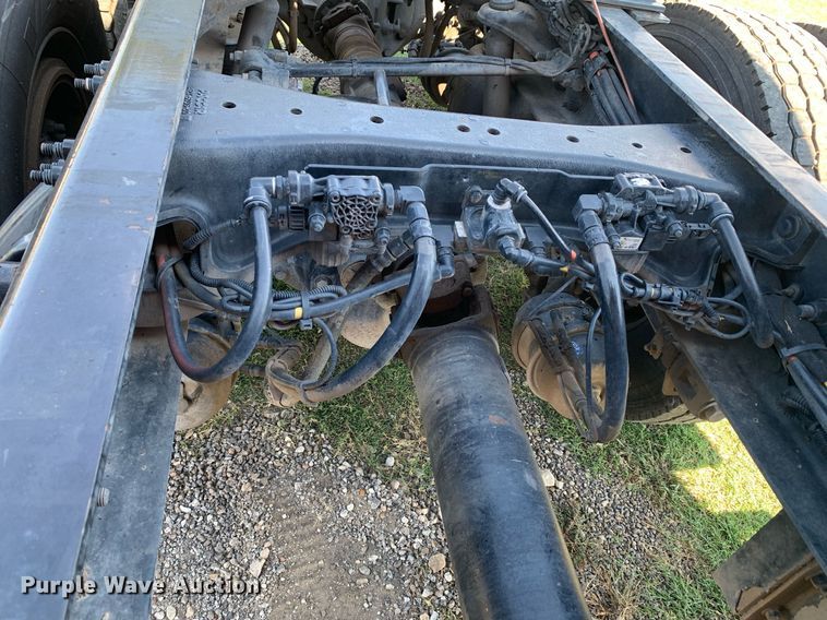 image for item DP8666 2016 Peterbilt 389  semi truck