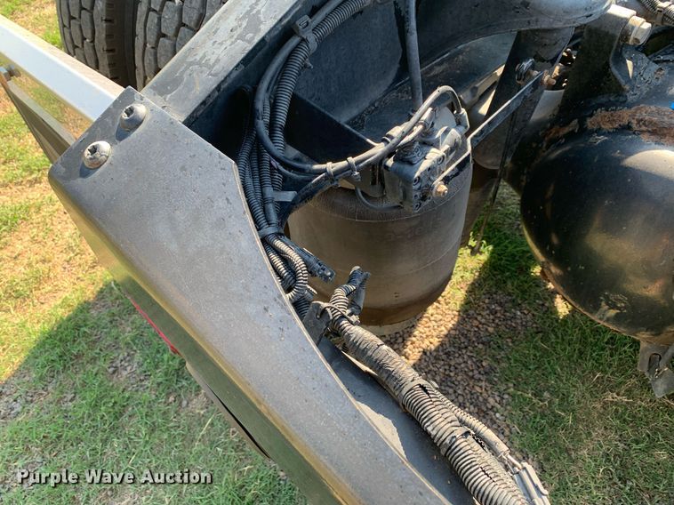 image for item DP8666 2016 Peterbilt 389  semi truck