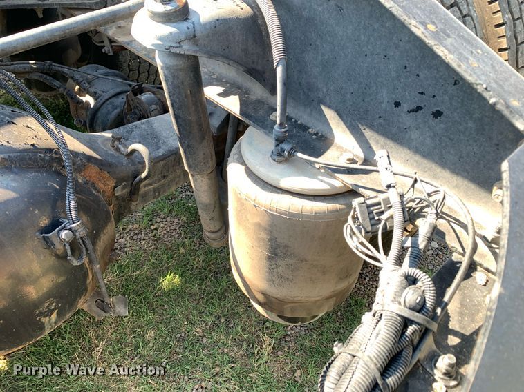 image for item DP8666 2016 Peterbilt 389  semi truck