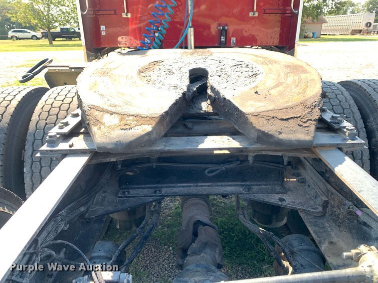 image for item DP8666 2016 Peterbilt 389  semi truck