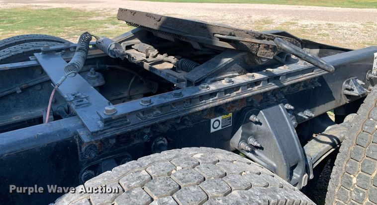 image for item DP8666 2016 Peterbilt 389  semi truck