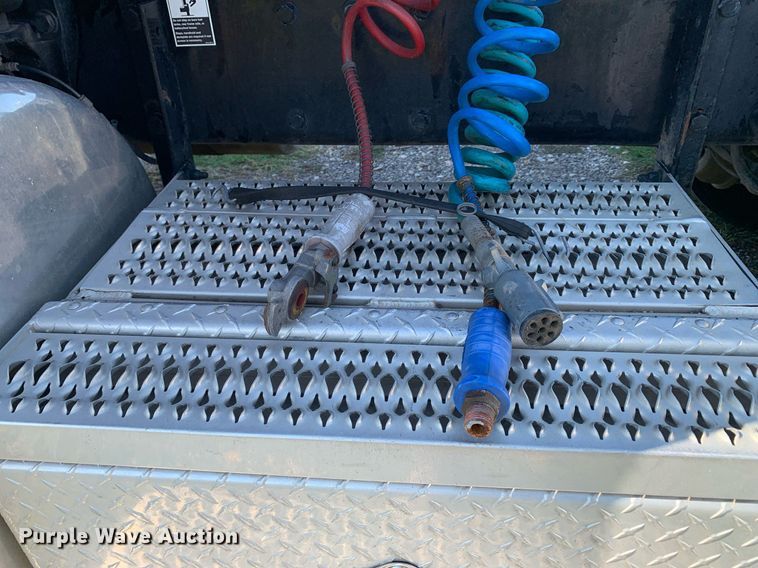 image for item DP8666 2016 Peterbilt 389  semi truck