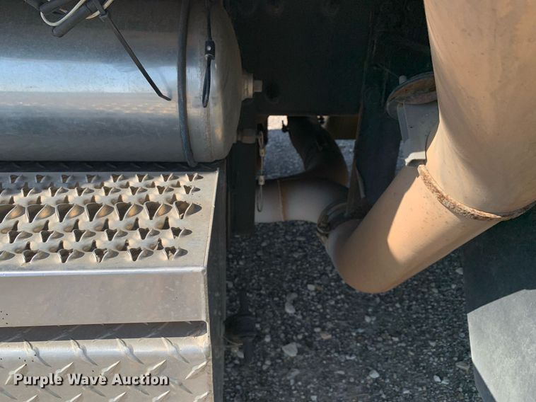 image for item DP8666 2016 Peterbilt 389  semi truck