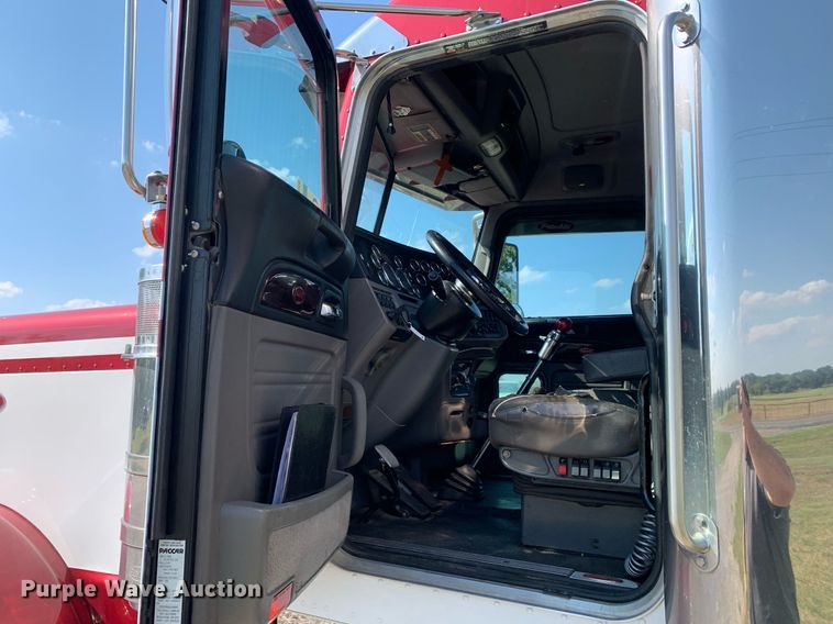 image for item DP8666 2016 Peterbilt 389  semi truck