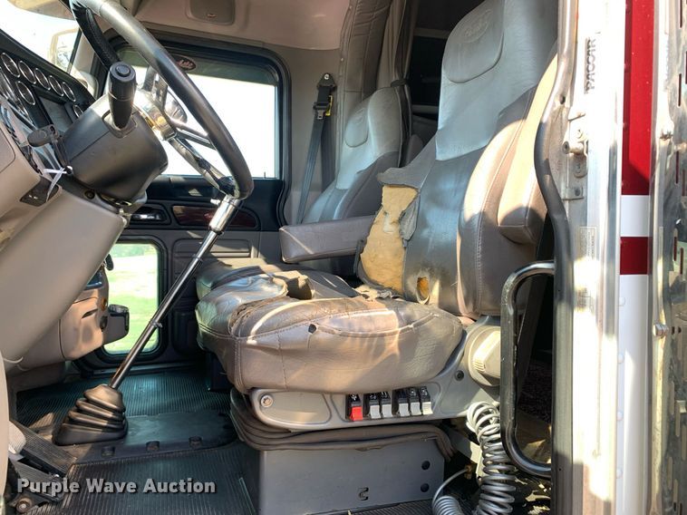 image for item DP8666 2016 Peterbilt 389  semi truck